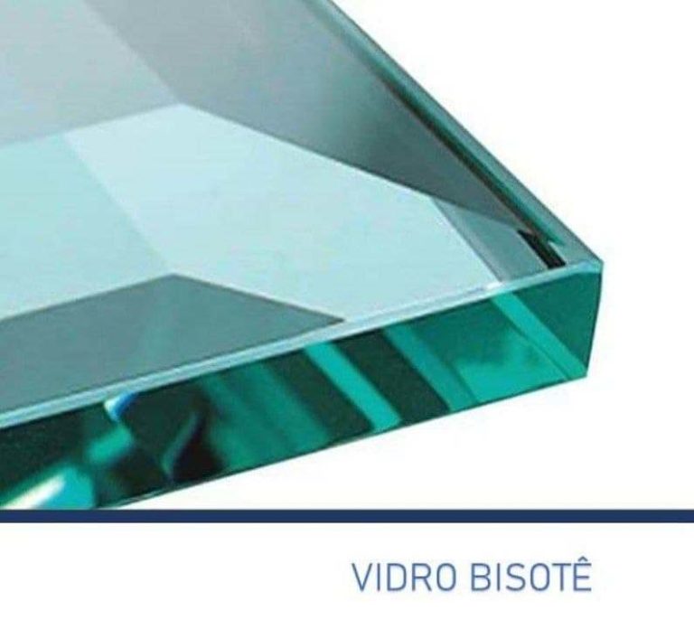 Exemplo de vidro com laminação bisotê ou vidro bisotado.