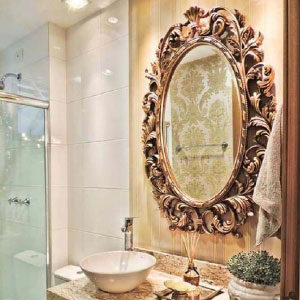 Espelho com moldura provençal