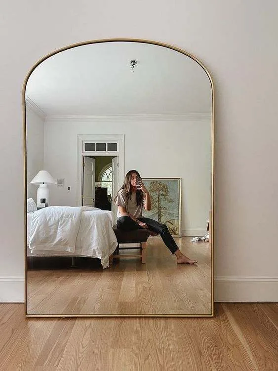 espelho-para-quarto-arco-de-chao-corpo-inteiro-moldura-dourada-5